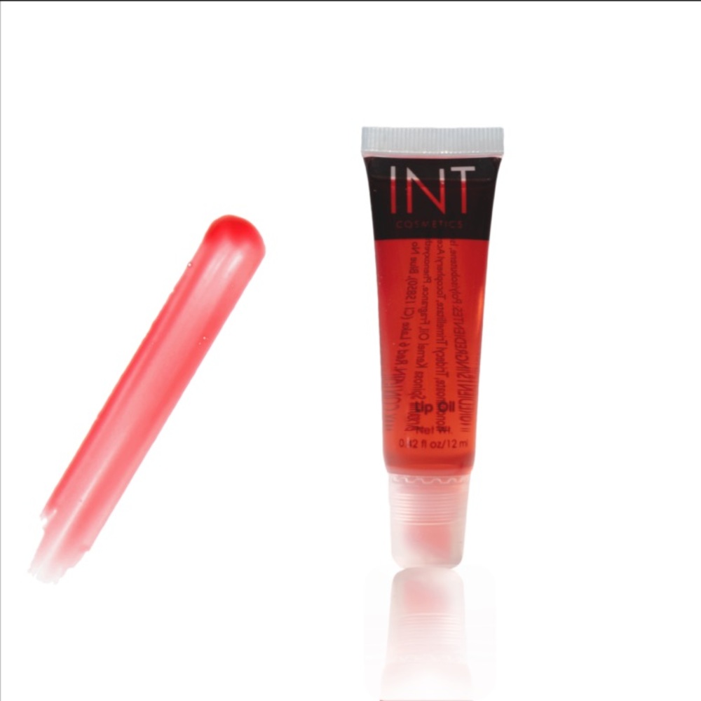 INT Cosmetics Lip Oil